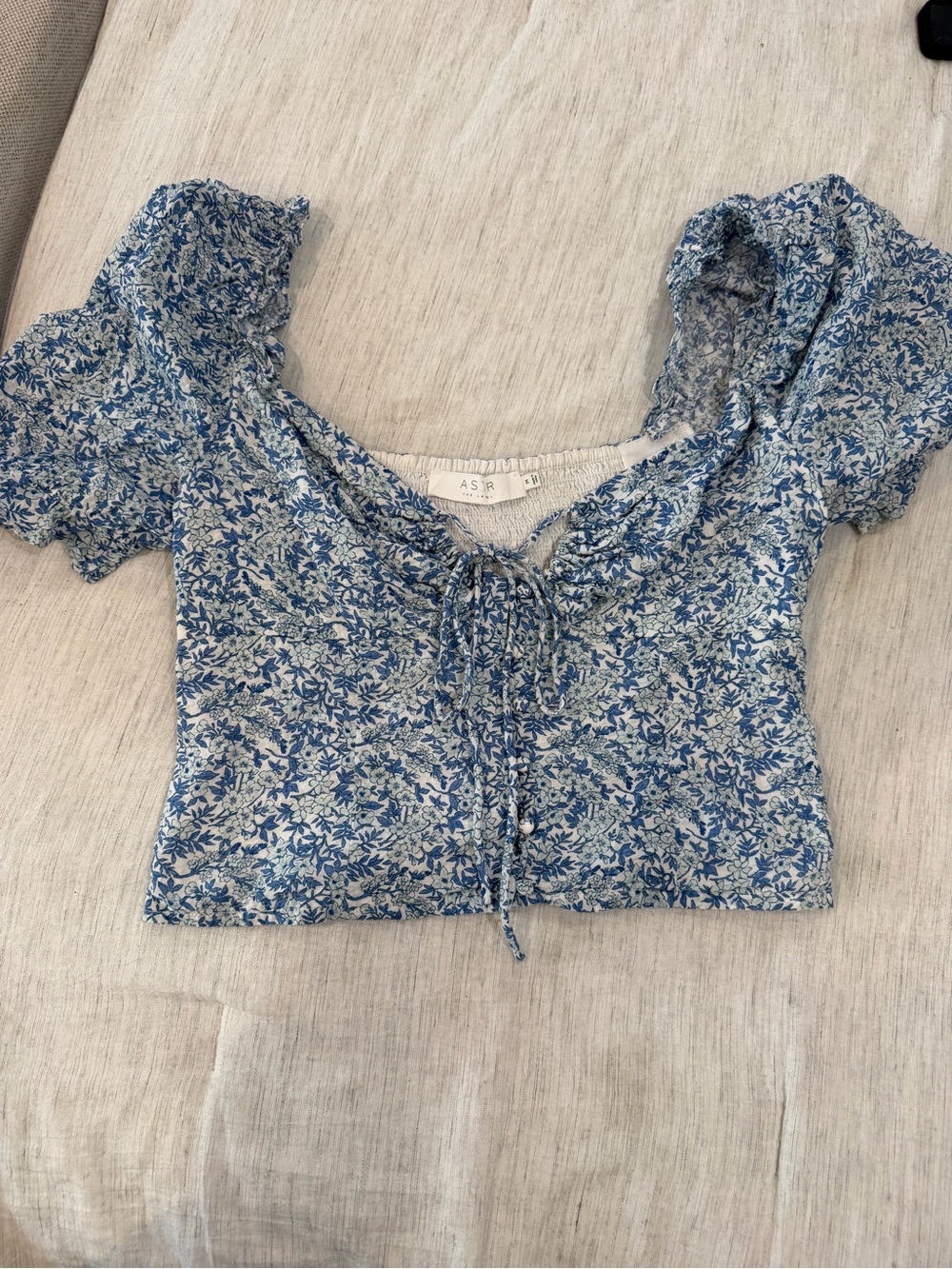 Blue Floral Tie-Front Crop Top Astr